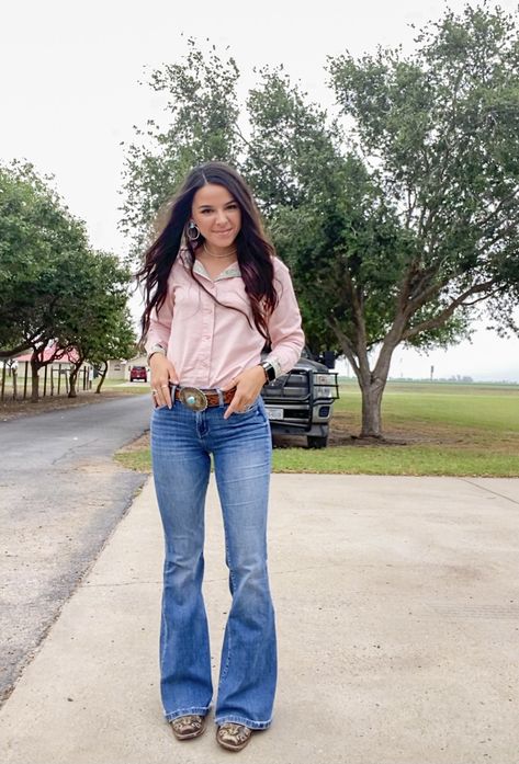 Women Ranch Outfits, Bootbarn Employee Outfits, Ffa Show Outfit, Cowgirl Work Outfit, Boot Barn Outfits Women, Ranch Outfits For Women, Ag Teacher Outfits, Summer Cowgirl Outfits, Western Chic Fashion