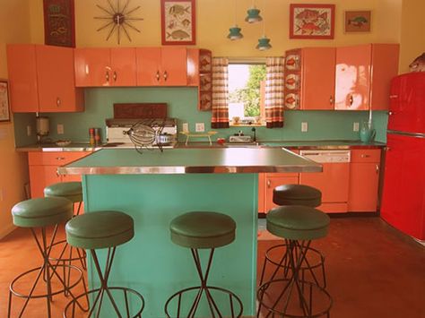 Casa Retro, Kitchen Retro, Retro Renovation, Kitschy Kitchen, Mid Century Modern Kitchen, Casa Vintage, Mid Century Kitchen, Retro Interior, Kitchen Farmhouse