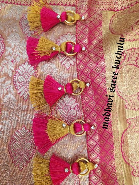 Madhavi saree kuchu design Saree Kongu Designs Latest, Saree Hanging Ideas, New Saree Kuchu Designs, Saree Kongu Mullu Designs, Saree Kongulu Designs, Kongulu Designs Latest, Saree Tessels Design Latest, Kongu Designs, Latest Saree Kuchu Designs Tassels