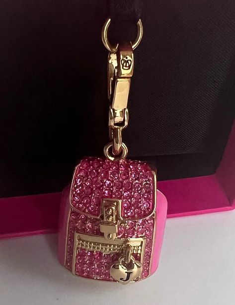 NWT Juicy Couture Pave PINK BACKPACK Bracelet Charm - Etsy Y2k Baddie, Y2k Accessories, Juicy Couture Charms, Juicy Couture Jewelry, Diy Bracelet Designs, Backpack Charm, Girly Accessories, Funky Jewelry, Pink Backpack