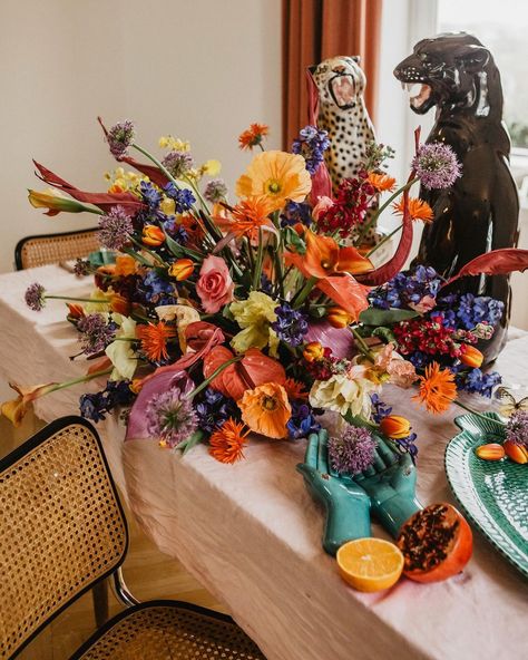 Artsy Wedding Reception, Maximalist Wedding Bouquet, Funky Wedding Centerpieces, Funky Centerpieces, Waffle Wedding, Modern Eclectic Wedding, Formal Themes, Maximalist Wedding, Kitsch Wedding