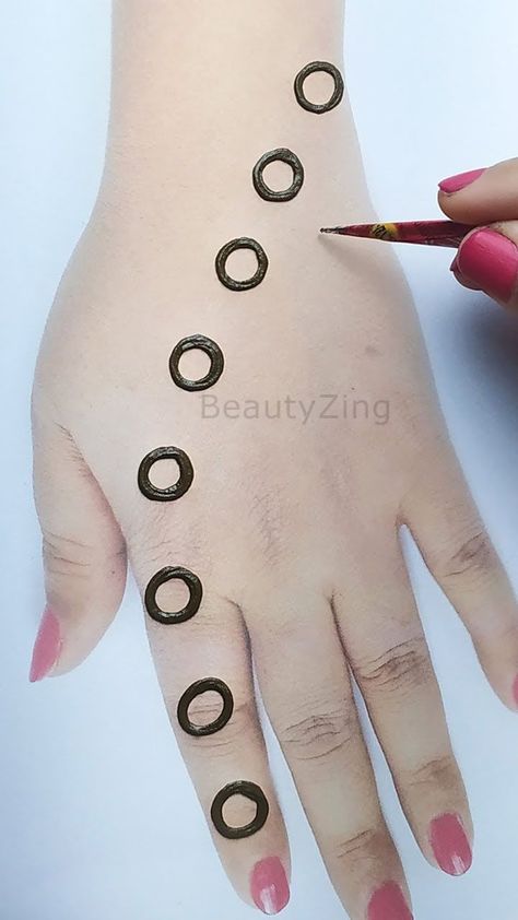 This small circle mehndi design is very easy to draw, you will certainly love it. #BeautyZing  #EasyMehndi #LearnMehndi #MehndiTutorial #HennaDesign #Heena Arabic Henna Designs Back Hand, Circle Mehndi Design, Step By Step Mehndi, Mehndi For Beginners, Henna Designs Back Hand, Mehndi Video, Henna Designs Back, Back Hand Mehndi Design, Simple Mehandi