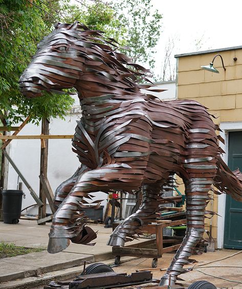 Metal Horse Sculptures, Scrap Metal Sculpture, Metal Sculpture Artists, Metal Horse, Heavy Metal Art, Horse Statue, Welding Art Projects, Driftwood Sculpture, Art And Crafts