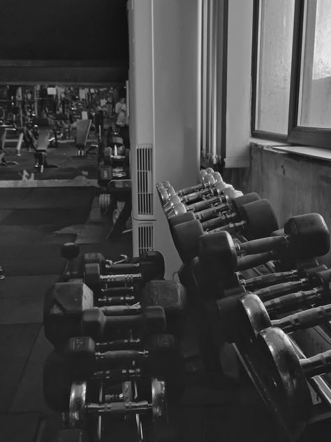 Weights Asethic, Dark Gym Asethic, Gym Screensaver, Gym Black And White Aesthetic, Workout Cover Photo Aesthetic, Black And White Workout Aesthetic, Black And White Gym Aesthetic, Workout Asethic, Workout Aesthetic Background