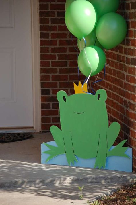 Froggy Birthday Party Ideas, Frog Prince Party, Frog Birthday Ideas, Frog Party Ideas Decoration, Frog Themed Birthday Party Decorations, Frog Birthday Party Ideas, Frog First Birthday Party, Frog Birthday Theme, Princess Tiana Birthday Party Ideas