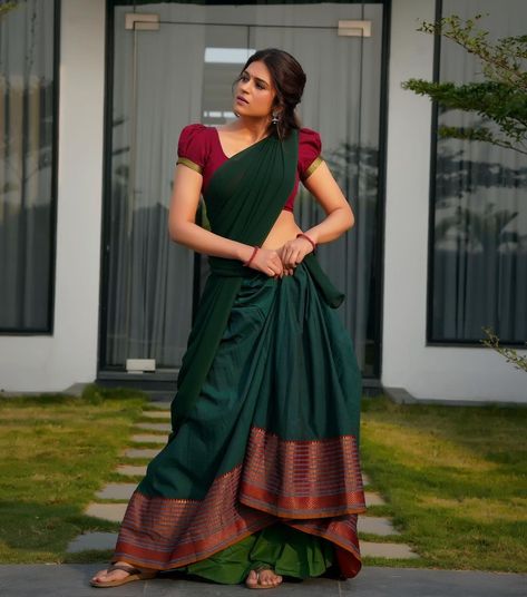 Half Saree Outfit, Green Half Saree, Outfit For Festival, Saree Wearing Style, Saree Outfit, Onam Outfits, Shraddha Das, Saree Wearing Styles, Saree Wearing