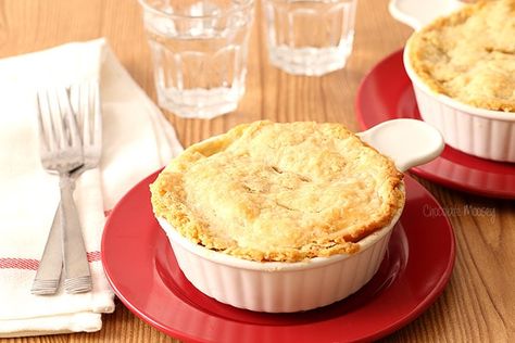 Chicken Pot Pie For Two In Ramekins - Homemade In The Kitchen Chicken Pot Pie For Two, Pot Pie For Two, Veggie Pot Pie, Chicken Recipes For Two, Homemade Chicken Pot Pie, Easy Chicken Pot Pie, Romantic Meals, Pot Pies Recipes, Biscuits Recipe