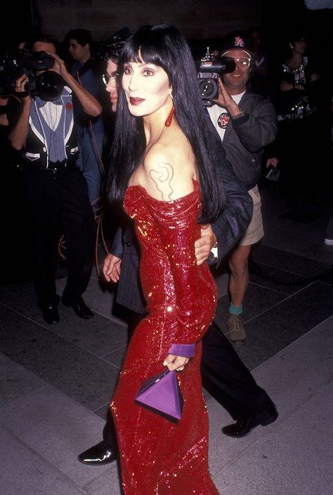 Actor Peter Gallagher and singer/actress Cher arrive for the filming of "The Player" on July 20, 1991 at the Los Angeles County Museum of Art in Los Angeles, California. (Photo by Ron Galella/WireImage) 1991 Iconic Cher, Young Cher, Meat Dress, Peter Gallagher, Cher Outfits, Cher Bono, Cher Photos, Turn Back Time, Eartha Kitt