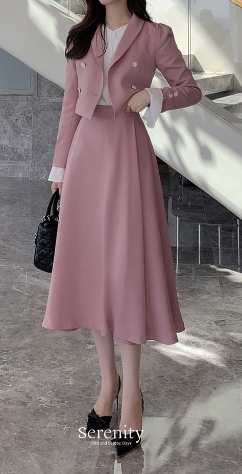 Class Dress Classy, Elegant Outfit Modest, Pink Elegant Outfit, Korean Dress Ideas, Pink Modest Outfits, Chinese Fashion Casual, Classy Outfits Women, Elegant Dresses Classy Chic, Pink Dress Elegant