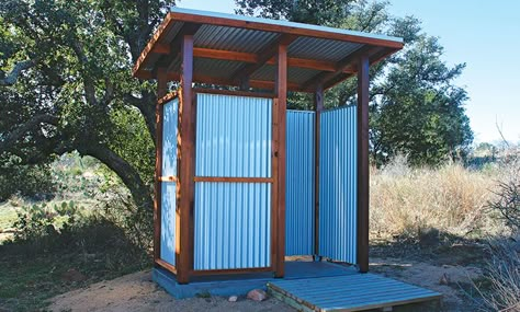 Out Door Shower, Outhouse Bathroom, Outdoor Shower Ideas, Portable Outdoor Shower, Outside Showers, Outdoor Shower Enclosure, Outdoor Shower Diy, Outdoor Bathroom Design, Outdoor Toilet