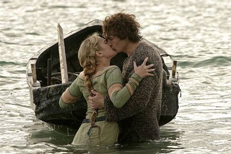 Tristan And Isolde Movie, Tristan Isolde, Sophia Myles, Movie Kisses, George Sand, Photographie Portrait Inspiration, Romantic Movies, Story Inspiration, Aphrodite