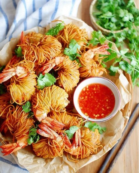 Crispy Noodle Wrapped Prawns Recipe https://fooooods.com/crispy-noodle-wrapped-prawns-stirwithme Prawns Appetizers, Egg Noddles, Shrimp Wraps, Prawns Recipe, Fried Rice Noodles, Spicy Prawns, Crispy Noodles, Shrimp Noodles, Lamb Steaks