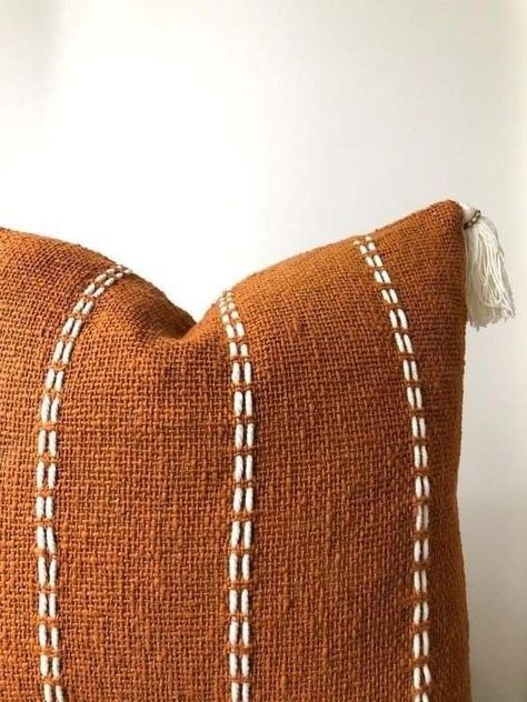 Woven Cushions, Rust Throw Pillows, Burnt Orange Pillows, Pillow With Tassels, Diy Pillow Covers, Orange Pillow, Sewing Cushions, Bantal Sofa, Boho Cushions