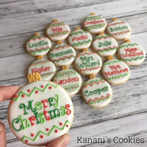 Personalized christmas cookie ornaments Royal Icing Christmas Cookies, Cute Christmas Cookies, Xmas Cookies, Christmas Cookies Decorated, Christmas Sugar Cookies, Cookies Decorated, Christmas Cooking, Iced Cookies, Christmas Cookie