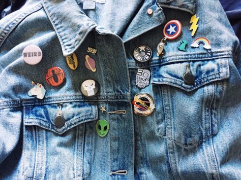 pins galore! gotta love that Jean Jacket Aesthetic™ Jean Jacket Aesthetic, Trina Vega, Jacket Aesthetic, Tori Vega, Ross Geller, Phoebe Buffay, Young Avengers, Chandler Bing, Rachel Green