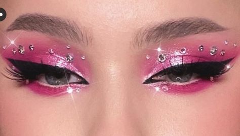 Pink Make Up With Rhinestones, Pink Makeup Looks Rhinestones, Eye Makeup Pink Glitter, Makeup Looks Halloween Scary, Birthday Eyeliner Ideas, Glitter Make-up, Rave Makeup Ideas Glitter, Crazy Pink Makeup, Pink Makeup Looks Glitter