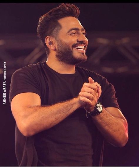 Tamer Hosny Wallpaper, Tamer Hosny, Egyptian Men, Pretty Wallpapers Tumblr, Egyptian Actress, Shaggy Hair, Music Poster Design, Ghost Pictures, Fancy Makeup