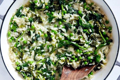 Baked Risotto With Greens and Peas Recipe - NYT Cooking Traditional Risotto, Baked Risotto, Cottage Cheese Pasta, Vegetarian Main Course, Kale And Spinach, Pea Recipes, Crispy Tofu, Nyt Cooking, Risotto Recipes