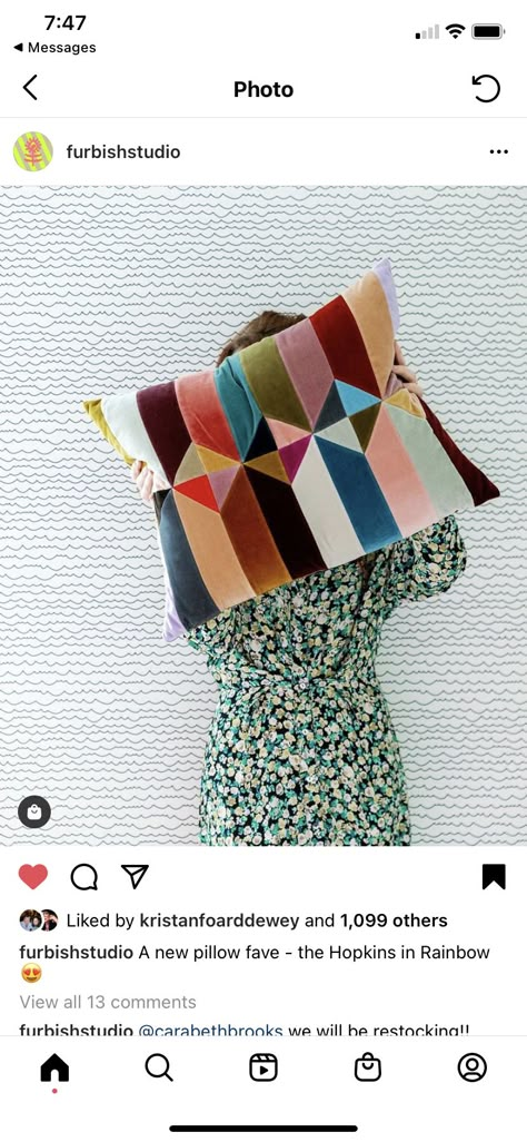 Modern Quilt Pillow, Contemporary Quilts, Diy Quilt, Modern Quilt, Mini Quilts, Diy Couture, Quilted Pillow, Fabric Projects, Quilting Crafts