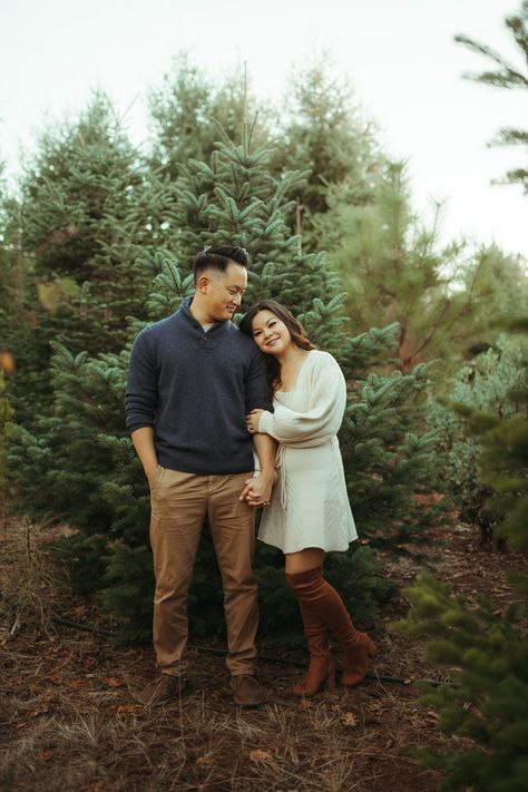 Christmas Tree Farm Couple Photos Outfit, Tree Farm Pictures Family, Couple Christmas Mini Sessions, Christmas Photo Shoot Ideas Outdoor, Christmas Tree Farm Holiday Photos, Family Christmas Pictures Christmas Tree Farm, Outdoor Christmas Tree Family Photos, Christmas Tree Farm Photo Shoot Couple Mini Sessions, Christmas Tree Farm Pictures Outfit