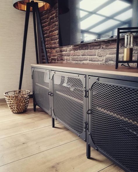 16 Likes - Entdecke das Bild von rundum_zuhause auf COUCH zu 'Lieblingsstück 🖤 #industrial #tvboard #skandinavisch...'. Metal Furniture Design Ideas, Industrial Home Interior, Industrial Couch, Industrial Furniture Design, Industrial Living Room Design, Industrial Diy, Industrial Home Design, Industrial Kitchen Design, Industrial Style Decor