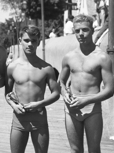 Male Swimmers, Montclair Nj, Swim Meet, Vintage Swim, Vintage Boys, Black White Photography, Art Black And White, Vintage Portraits, Sports Photos