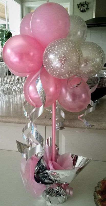 Cheap Baby Shower Ideas - Tulamama Cheap Baby Shower Ideas, Diy Baby Shower Centerpieces, Girl Baby Shower Centerpieces, Idee Babyshower, Cheap Baby Shower, Diy Balloon Decorations, Girl Baby Shower Decorations, Balloon Centerpieces, Shower Centerpieces