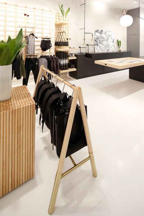 Lululemon’s Lab store on Bond Street in New York City – WWD Lululemon Store Aesthetic, Lululemon Inspiration, Fashion Shop Interior, New York Shopping, Fitting Rooms, Store Aesthetic, Clinic Decor, Window Display Retail, Tennis Art