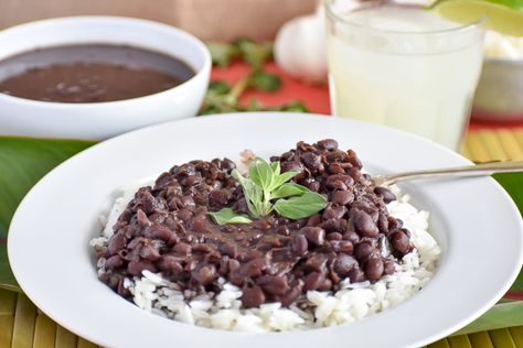 Nicaraguan Rice, Black Beans Slow Cooker, Beans Slow Cooker, Plantain Soup, Nicaragua Food, Cranberry Curd, Nicaraguan Food, Curd Tart, Beans In Crockpot