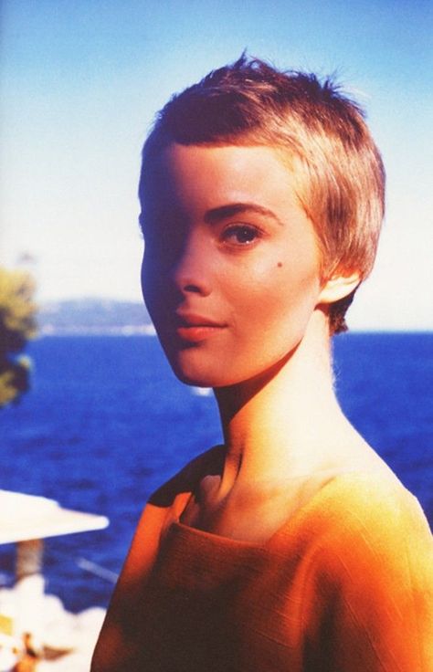 Jean Seberg. Jean Seberg Style, Gena Rowlands, Jean Seberg, Mia Farrow, Faye Dunaway, Look Rock, 짧은 머리, Pixie Hairstyles, Pixie Haircut