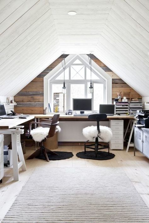 Home office room setup ideas for better productivity - Missmv.com Attic Room Ideas Slanted Walls, Slanted Wall Bedroom, Small Attic Room Ideas, Modern Attic, Small Attic Room, Attic Room Ideas, Tiny Loft, Attic Office, Slanted Walls