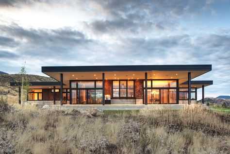 Bear Creek Basecamp family home - Methow Valley - cabin — CAST architecture Modern Shed Roof House, Shed Roof House Plans, Passive Heating, Modern Wood House, Modern Mountain Cabin, Juniper Hill, Modern Cabin House, Skillion Roof, Modern Shed