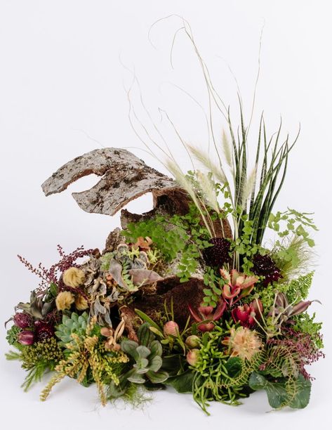 Woodland Centerpieces, Francoise Weeks, Vegetative Floral Design, Woodland Centerpiece, Rustic Flower Arrangements, Foliage Arrangements, Maidenhair Fern, Woodland Plants, Moss Decor