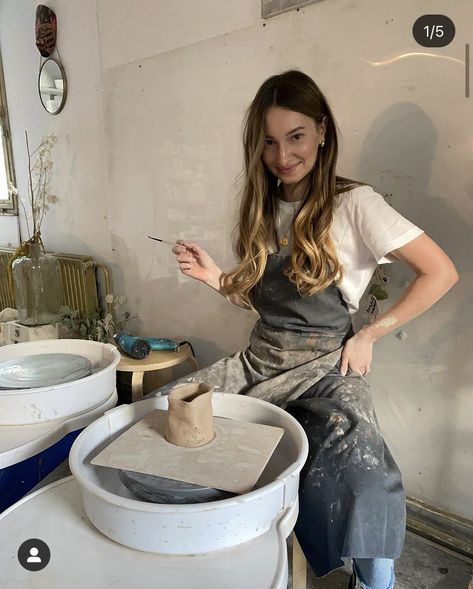 Art School Aesthetic, Ceramic Workshop, 2023 Vision, Artist Aesthetic, Pottery Crafts, Pottery Classes, Artist Life, Ceramic Studio, Art Inspiration Painting