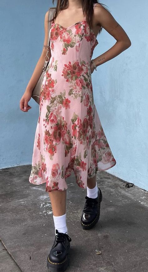 Spring Fling Outfits, Pink Dress Styling, Floral Dress Outfit, 90s Floral Dress, Floral Pink Dress, Dress Styling, Floral Dress Outfits, Spring Ootd, 2024 Outfits