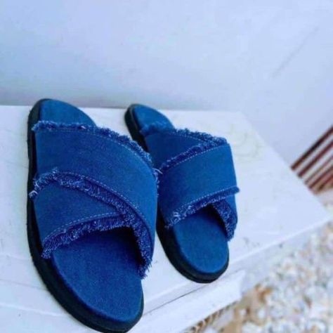 Men Leather Sandals Fashion, Denim Slippers, Moving Wallpaper, Fancy Sandals, Leather Slippers For Men, Women Slippers Fashion, Pretty Sandals, Handmade Slippers, Simple Sandals