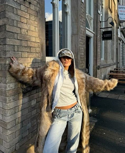 Stockholm Aesthetic Outfit, Avatar Moodboard, Unpolished Casual, Iceland Outfit, Winter Staples, Mantel Outfit, Fur Coat Outfit, Long Fur Coat, Nyc Fits