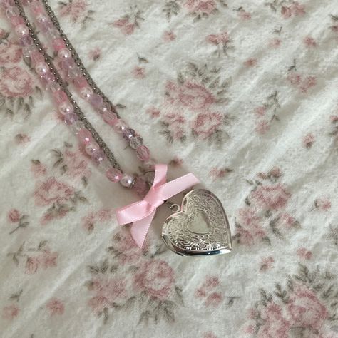 Doll Jewelry, Pinky Promise, Pink Girly Things, Pink Vibes, Princess Aesthetic, Blogger Girl, Miss Dior, Pink Princess, Heart Locket