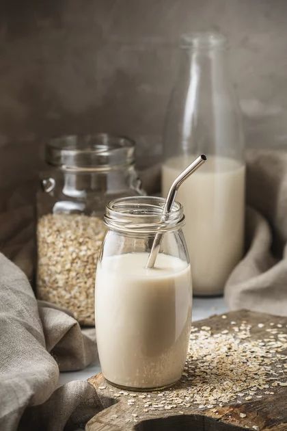 Beneficios de la leche vegetal; receta leche de almendras, avena y soja - VIX Diy Eyeliner, Expensive Products, Dairy Free Cooking, Oat Milk Recipe, Nut Milk Bag, Eyeliner Makeup, Milk Alternatives, Plant Based Milk, Nut Milk