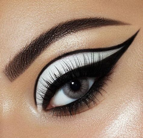 Eye makeup/ eye shadow looks/ black/white Black And White Makeup Ideas, Black Makeup Looks Goth, Black And White Party Makeup, Panda Eyes Makeup, Simple Goth Eye Makeup, Black And White Eyeshadow Looks, Dramatic Eye Makeup For Hooded Eyes, Black Eye Looks, White Goth Makeup