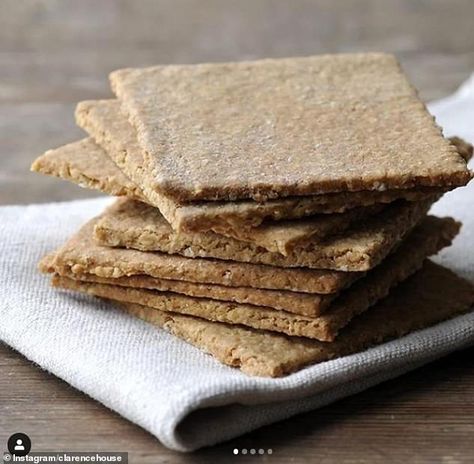 Scottish Oat Cakes, Oat Cake Recipes, Royal Recipe, Homemade Graham Crackers, Homemade Pantry, Scottish Recipes, Oat Cakes, Homemade Snacks, Fair Food Recipes