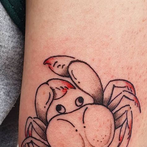 Georgina Leung on Instagram: "First tatt of 2022 and I couldn't be more grateful. 
@chandlermbray not only entrusted me with this lil hardshell softie crab but also made me a beautiful ceramic pot. he's not selling (yet) 🙃 but it's a bitta fun @craftychandler 

Also to top it off I get to meet humans who have been tattooed by some of my friends @victoria.absurd which reminds me why I'm here in the first place. 

a lil inspired by #qibaishi

#offtoagoodstart #2022 #crabtattoo #crab #cancertattoo #zodiac #horoscopetattoo #livecrab" Georgina Leung, Crab Tattoo, Horoscope Tattoos, Stick N Poke, First Place, Ceramic Pot, Softies, To Meet, Crab