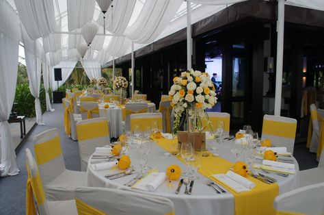 Yellow and white rose theme with yellow lanterns for each guest! Flower design by Hoi An Events Yellow Wedding Reception, Yellow Lanterns, Vietnam Lotus, Yellow Wedding Theme, Yellow Lantern, Wedding Yellow, Quince Decorations, Tall Wedding Centerpieces, Rosé Theme