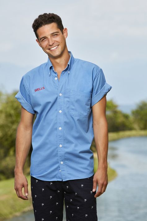 Wells Adams -   Bachelor in Paradisebartender Wells Adams Wells Adams, Blue Aura, Entertainment Tonight, Reality Tv, Red And Blue, Eye Candy, Casual Button Down Shirt, That Look, Men Casual