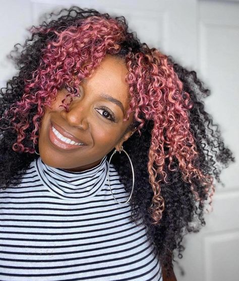 Try Some of These Money Piece Ideas to Refresh Your Look Pink Highlight Hair, Money Piece Ideas, Pink Money, Money Pieces, Highlight Hair, Light Pink Hair, Natural Curly Hair Cuts, Red Blonde Hair, Highlights Curly Hair