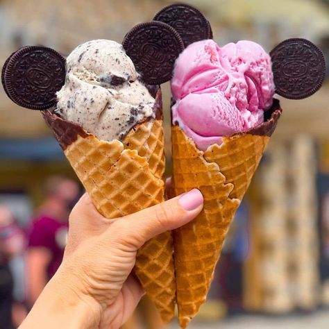 Reposted from @disneyforfoodies By now we all know that food tastes better when it is Mickey & Minnie shaped!!😉 ❤️🍦💗🍦❤️🍦❤️🍦💗🍦 Ghirardelli… Mickey Mouse Ice Cream Bar, Disneyland Ice Cream, Cream Images, Ice Cream Images, Minnie Birthday Party, Disneyland Food, Disney Treats, Disney World Food, Minnie Party