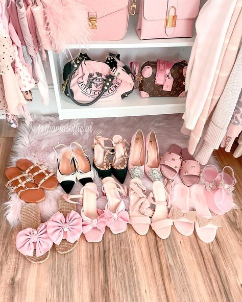 Pink Everything, Pink Glamour, Pink Lifestyle, All Pink, Pink Vibes, Girly Shoes, Girly Accessories, Pink Room, Feminine Aesthetic