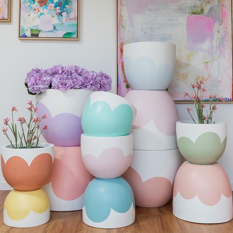 Crockery Painting, Hand Painted Pots, Plant Pots Crafts, Outdoor Styling, Pots Plants, Plant Pot Design, Diy Pottery Painting, Pastel Home Decor, Flower Pot Art