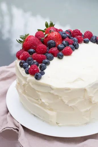 Chantilly Icing Recipe, Chantilly Icing, Whole Foods Chantilly Cake, Chantilly Cream Cake, Chantilly Cake Recipe, Berry Chantilly Cake, Chantilly Cake, Moist Yellow Cakes, Cream Cake Recipe