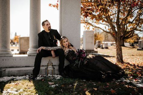 Cemetery Engagement Photoshoot, Cemetary Wedding Photos, Cemetary Photoshoot Couple, Cemetery Couple Photos, Graveyard Couples Photoshoot, Cemetary Engagement Photoshoot, Gothic Family Photos, Cemetery Photoshoot Couples, Cemetery Engagement Photos